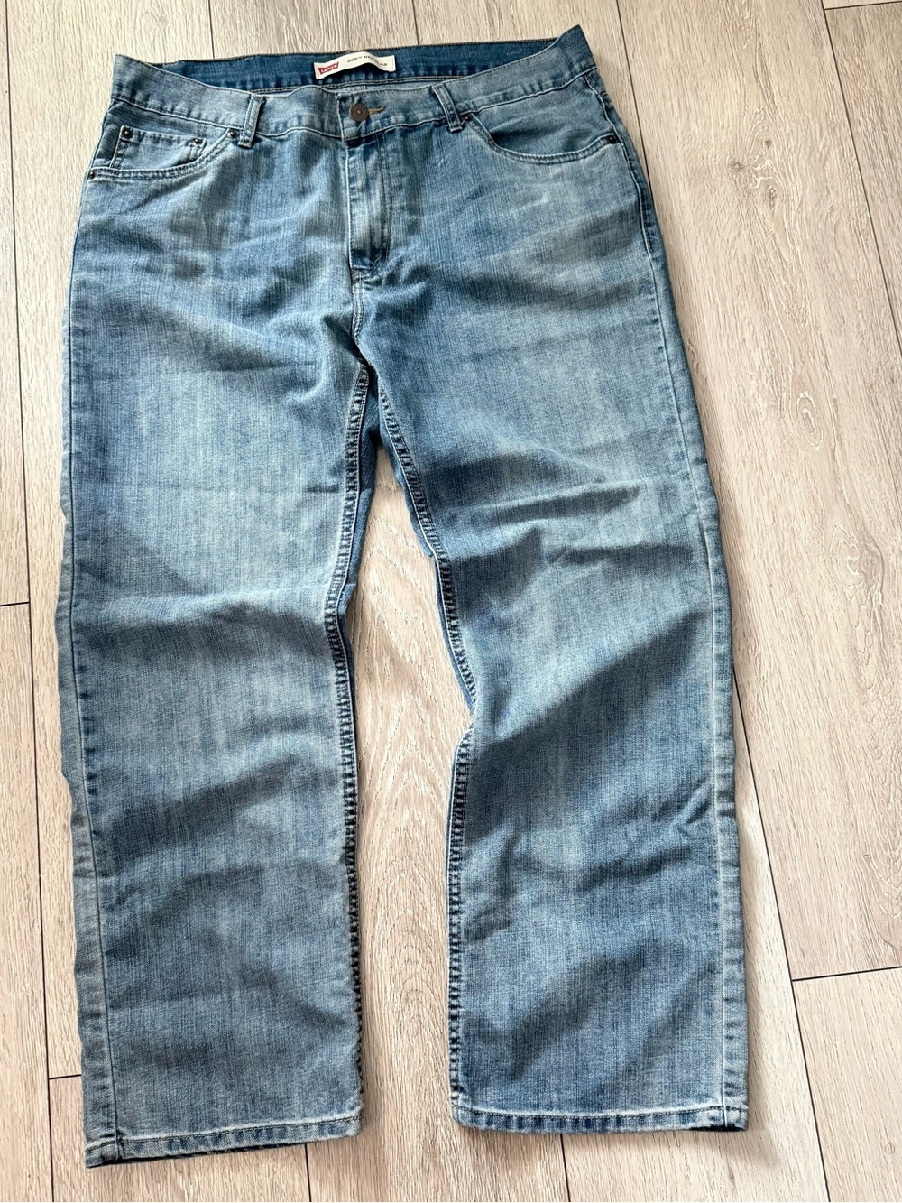 Levi's Men's Light Blue Relaxed Straight Jeans